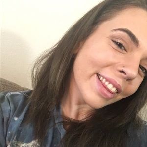 Meet your Posher, Airis